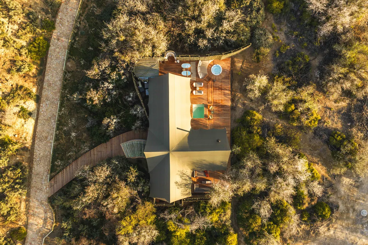 A suite and its winding path seen from above